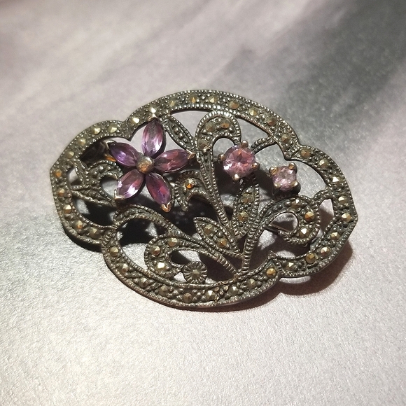 Vintage Sterling Silver Marcasite Amethyst Brooch - Picture 3 of 6